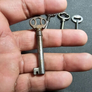 LOT OF 4 VINTAGE OPEN BARREL SKELETON KEYS BOW FANCY ORNATE  ANTIQUE